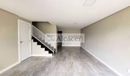 Sobrado com 3 quartos  para alugar, 150.00 m2 por R$7300.00  - Mossungue - Curitiba/PR