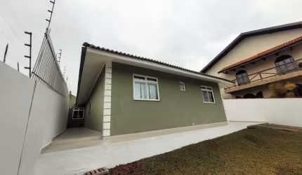 Casa Comercial com 3 quartos  para alugar, 141.00 m2 por R$3900.00  - Santo Inacio - Curitiba/PR