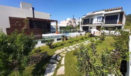Casa com Terreno Amplo e Piscina Aquecida
