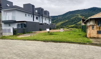Terreno com total infraestrutura
