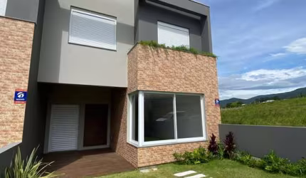 Casa à venda no bairro Ferraz - Garopaba/SC