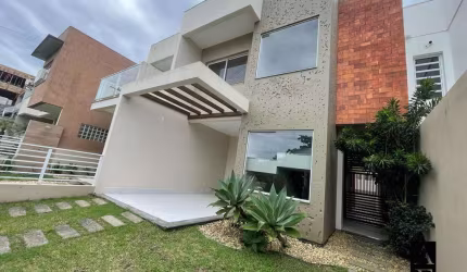 Casa à venda no bairro Ferraz - Garopaba/SC