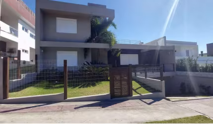Casa com piscina em Garopaba SC - Loteamento Panorâmico