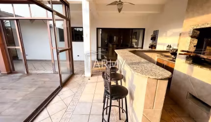 Casa com 3 quartos à venda na Rua Nestor Victor, 641, João Gualberto, Paranaguá por R$ 1.300.000