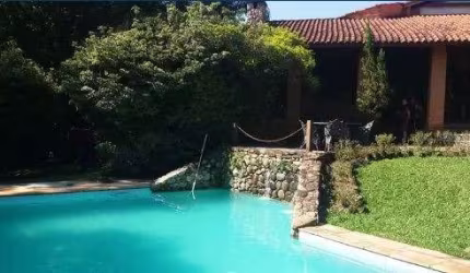 Chácara de luxo à venda em SP: 4 quartos, 4 suítes, 6 banheiros, 8 vagas na Praias Paulistanas - 380m².