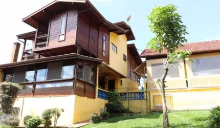Chácara de luxo à venda em Mairiporã-SP, bairro Luiz Fagundes: 3 quartos, 1 suíte, 4 banheiros, 5 vagas de garagem, 600m² de área.