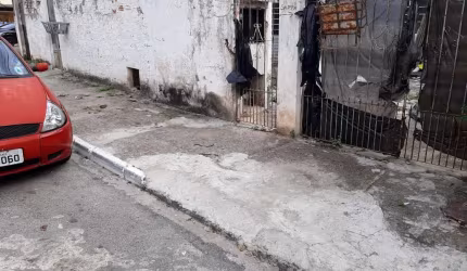 Terreno à venda na Vila Nova Galvão, São Paulo  por R$ 270.000