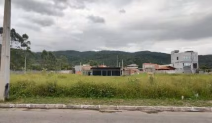 TERRENO EM ITAPEMA, COM 200m², RUA ASFALTADA