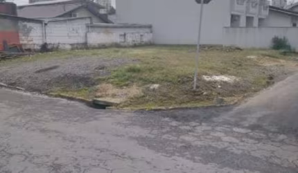 TERRENO DE ESQUINA MEDINDO 252m², 100M DO BANCO SI
