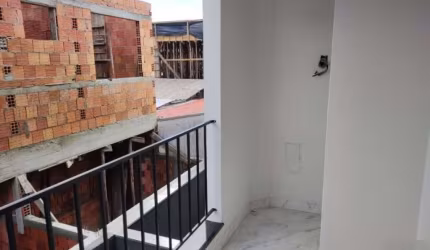 Sobrados com 02 Suítes, 02 vagas, em ótima localiz