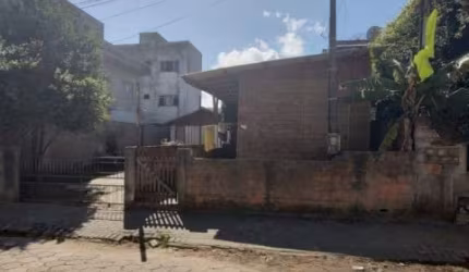 TERRENO COM 264m², COM 02 CASAS EM ANEXO!!!