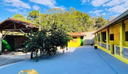 Excelente casa de campo localizada em Terra Preta, Mairiporã/SP