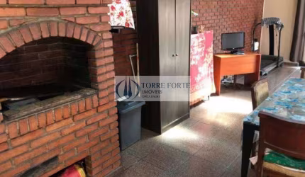 Lindo Sobrado 4 dormitórios sendo 1 suite, 2 vagas, próximo ao metro