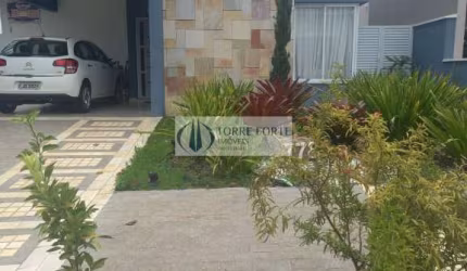 Linda casa em condomínio fechado com 3 dormitórios, 2 vagas e piscina