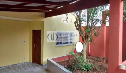 Casa Terreia composta por 2 casas, 5 vagas de garagem,