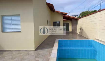 Linda casa na praia 2 dormitórios 1 suíte com piscina e 4 vagas