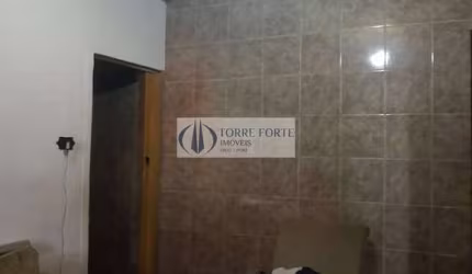 Casa 4 dormitórios 2 banheiros e 2 vagas na Vila Ivone