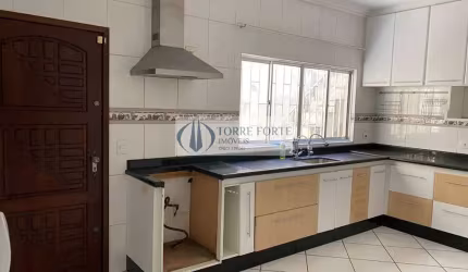 Lindo sobrado 3 dormitorios,1 suíte, 3 vagas de carro no Jardim Holhywood