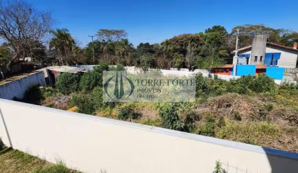Excelente Terreno com total de 608m² podendo ser dividido em 2 lotes .