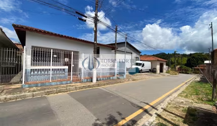 Bela Casa com 3 Dormitórios em Bragança Paulista