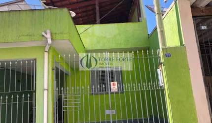 Casa térrea, 2 quartos, 2 vagas, na Vila Diva