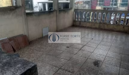Casa com 3 dormitorios 2 vagas de garagem na Vila Antonieta .