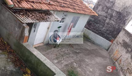 Terreno com casa construida com 350 metros no Parque do Carmo.