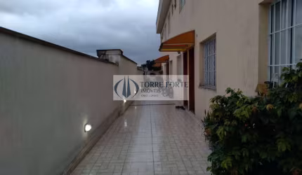 Casa em Condominio com 2 suites 1 vaga de garagem na Vila Ema.