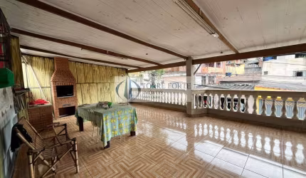 Casa Térrea em Santo André com 3 dormitórios e 3 vagas de garagem