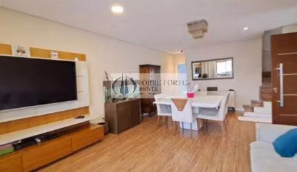 Linda casa com 3 quartos, varanda e 2 vagas na Vila Morse