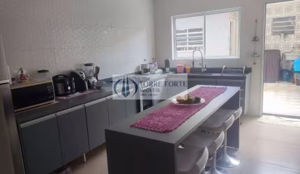 Sobrado com 3 quartos e 2 vagas na Vila das Mercês