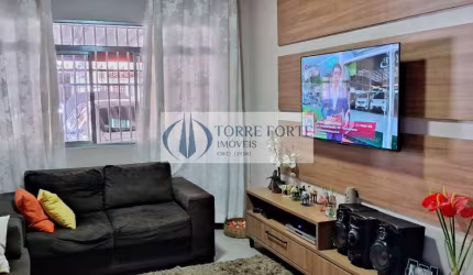 Linda casa com 3 dormitórios, varanda e 2 vagas em Sítio Morro Grande