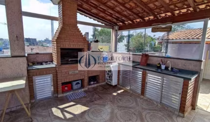 Linda casa com 3 dormitórios, varanda, terraço e 2 vagas no Jardim Soraia