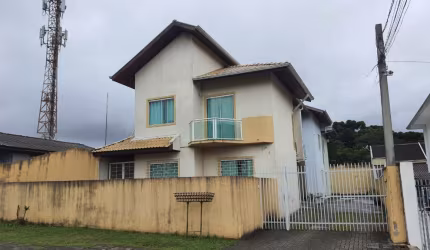 Sobrado para venda possui 101 metros quadrados com 3 quartos em Pinheirinho - Curitiba - PR