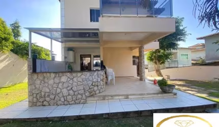 Linda casa, 3 quartos (1 suíte com closet), amplo quintal