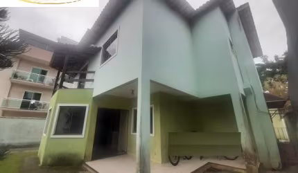 Bairro nobre, 4 QUARTOS (3 STS) , terreno 400m2