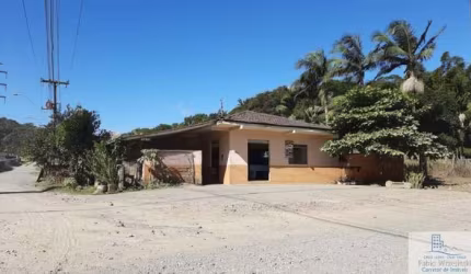 Casa - Padrão, para Venda area comercial e Residencial