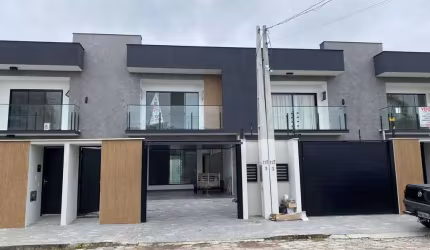 Geminado Sobrado Bairro Floresta com 3 suítes