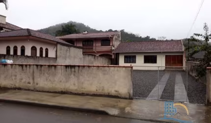 Casa - Padrão, para Venda em Joinville/SC