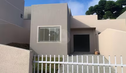 CASA PADRÃO COM 2 DORMITÓRIOS EM CONDOMÍNIO.