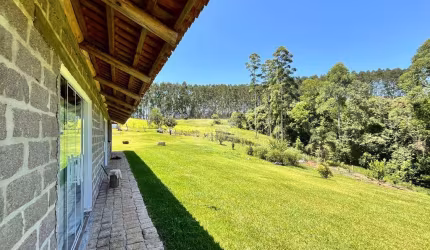 EXCELENTE CHÁCARA COM ÁREA CONSTRUÍDA DE 244,00m²
