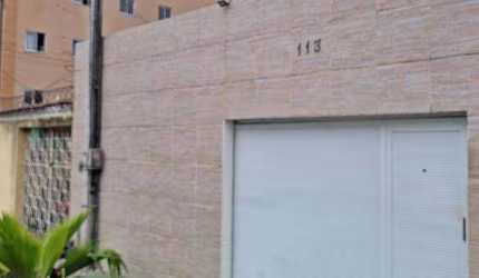 Casa triplex, 260m², com 02 suítes + escritório + deck, à venda por R$ 670.000 - Fátima - Fortaleza/CE