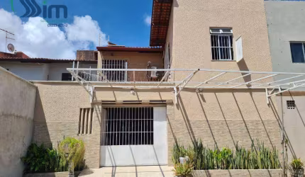 Casa com 6 dormitórios à venda por R$ 830.000,00 - Edson Queiroz - Fortaleza/CE