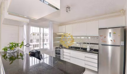 Residência Excepcional: Casa de 307m² com Ambientes Amplos e Ensolarados por R$ 1.250.000 - São Lourenço - Curitiba/PR!