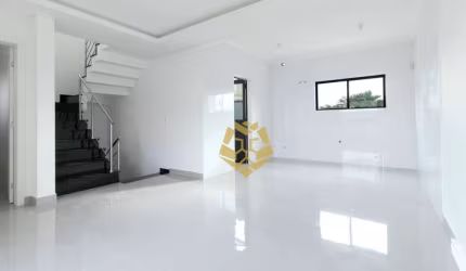 Sobrado com 3 dormitórios à venda, 141 m² por R$ 815.000,00 - Boa Vista - Curitiba/PR