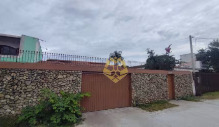 Casa com 6 dormitórios para alugar, 270 m² por R$ 6.000/mês