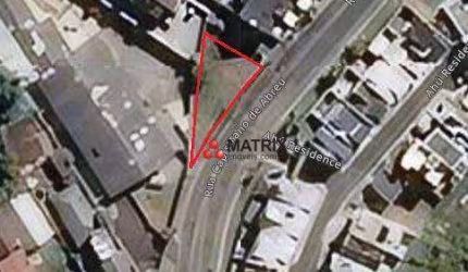 Construa seu Sonho: Terreno Triangular ZR2 com 379m², Viável para Três Sobrados! Localização Privilegiada no Boa Vista, Curitiba/PR!