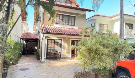 Linda casa dúplex em Vargem Pequena
