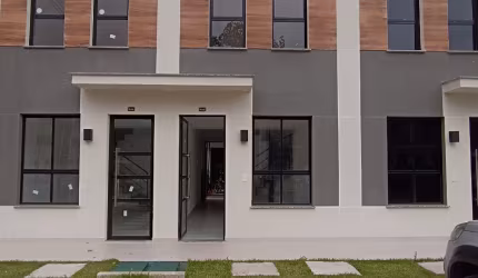 Casa duplex em condomínio Vargem Grande