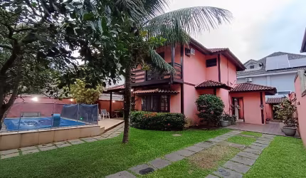 Linda casa dúplex em Vargem Grande